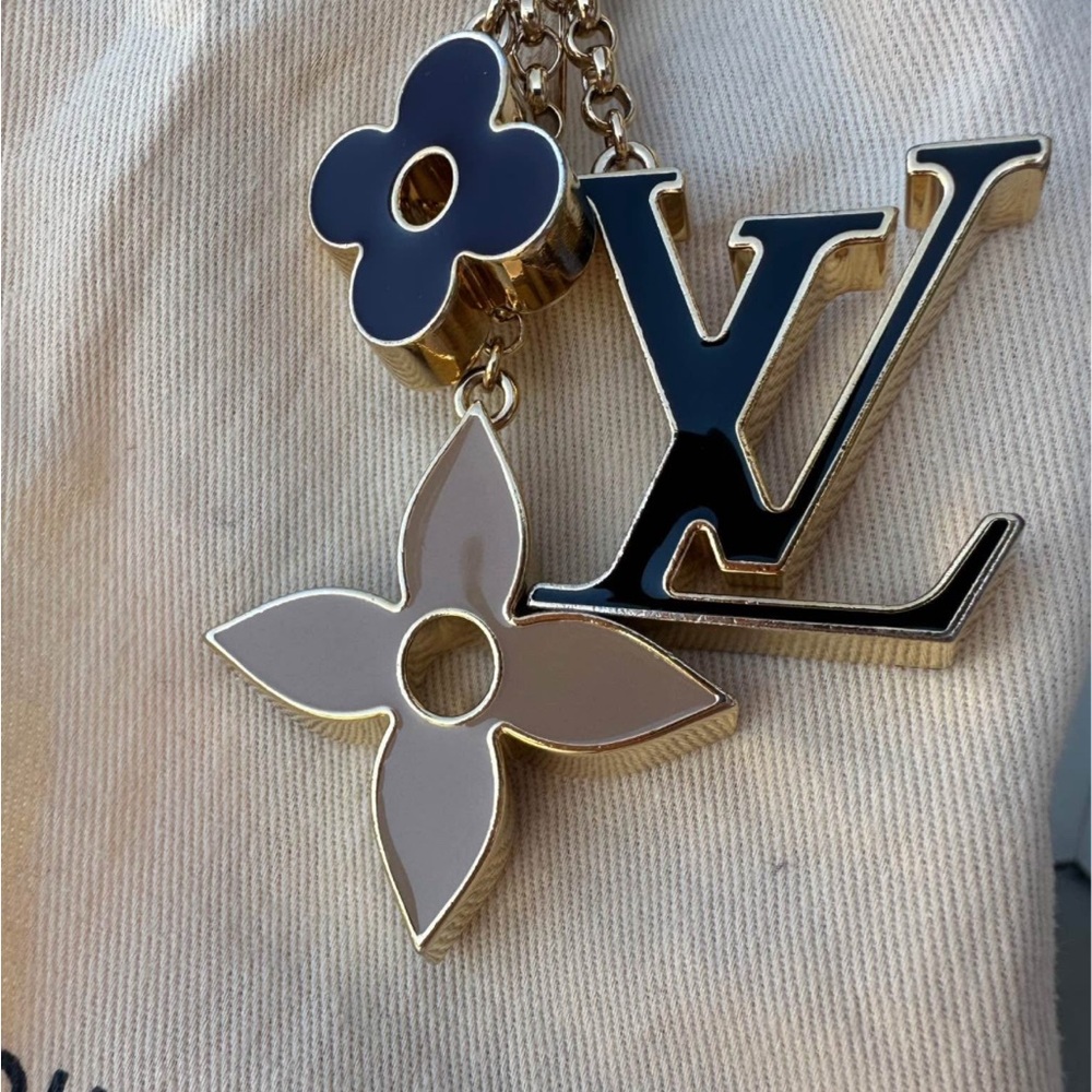 Louis Vuitton Fleur De Monogram Bag Charm - Picture 2 of 8